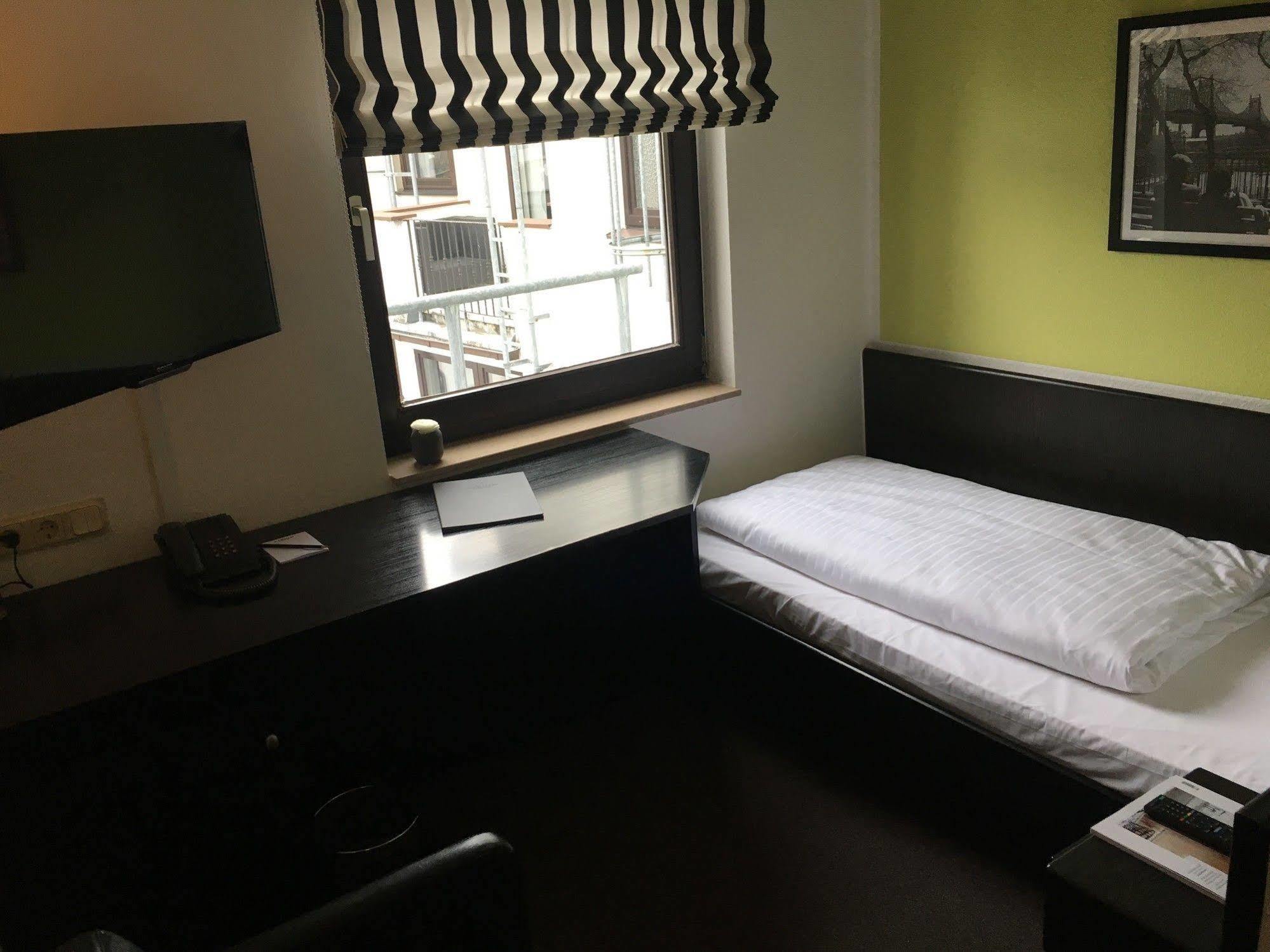 Rugs Hotel Koeln エクステリア 写真